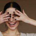 Как правильно наносить макияж на глаза: уникальные советы и техники