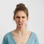 Налет на языке и горечь во рту: причины и решения проблемы