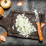 Печеный лук для вытягивания гноя: рецепт приготовления и способы применения