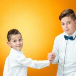 Ребенок-близнецы, мальчик: характеристика и советы по воспитанию
