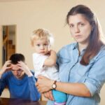 Сыном манипулирует его девушка: как понять и что делать, чтобы не стать плохим родителем