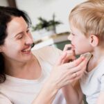 Трескаются губы у детей: причины и лечение