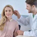 Заложено ухо: причины и эффективные методы лечения